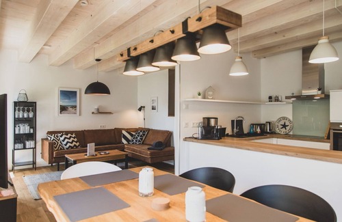Upleward Apartment | Exklusive Maisonette Ferienwohnung "aafke" im Gulfhof mit Sauna und Wunderschönen Obstgarten -