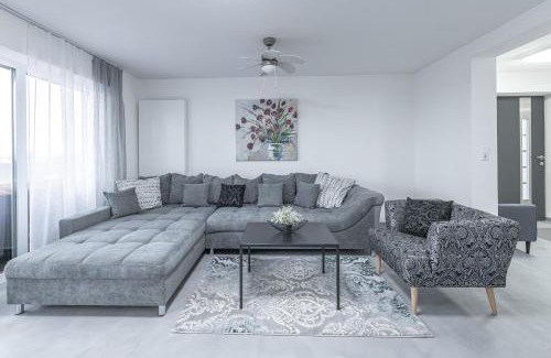 Wollmatingen Apartment | Exklusive (OG) Neubau-Ferienwohnung mit Fernsicht