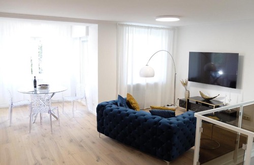 Golzheim Apartment | Exklusive Wohnung 104 m2 direkt am Rhein 1 km von der Messe