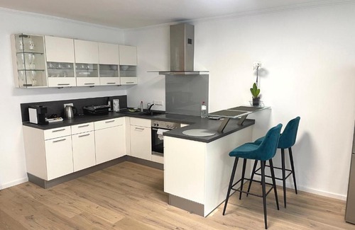 Golzheim Apartment | Exklusive Wohnung 104 m2 direkt am Rhein 1 km von der Messe