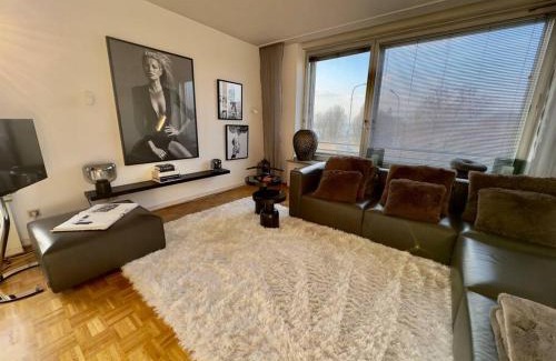 Golzheim Apartment | Exklusiver Rheinblick Messe Parken Luxus 10 Personen