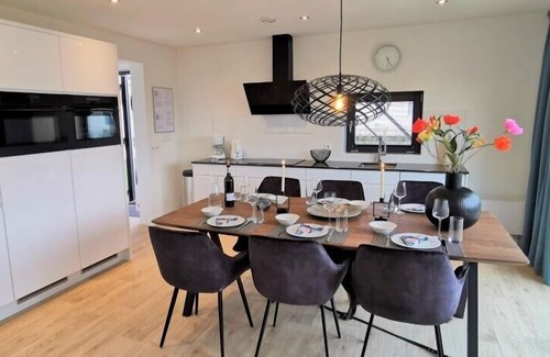 Enkhuizen House | Exklusives 6-personen Chalet Estel mit Großem, Eingezäunten Garten am Ijsselmeer