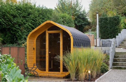 Schonach im Schwarzwald House | Exklusives Ferienhaus am Waldrand mit Whirlpool und Sauna
