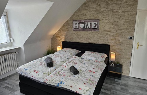 Wesertor Apartment | Exklusives und helles Dachgeschoss-Apartment No 3 im Zentrum von Kassel, schnelles 1Gbit Internet, Geschirrspüler, Boxspringbetten
