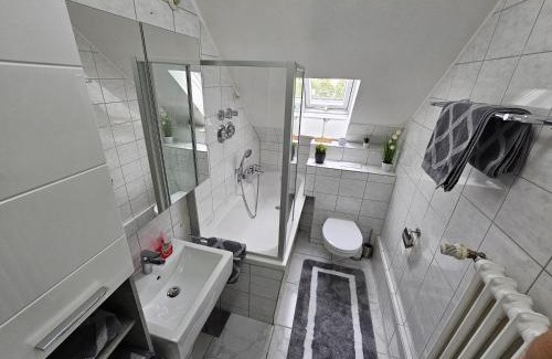 Wesertor Apartment | Exklusives und helles Dachgeschoss-Apartment No 1 im Zentrum von Kassel, schnelles 1Gbit Internet, Geschirrspüler, Boxspringbetten