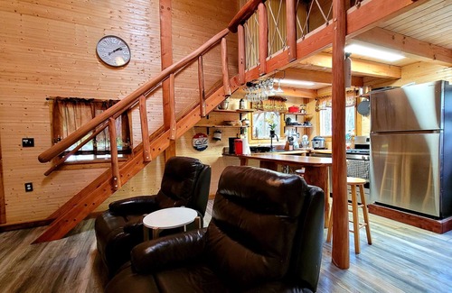Mountain View House | Exotic family getaway private eco Log cabin near Volcano Park