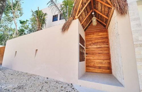 Tulum Villa | Exotic villa for 10 people with cenote-style pool