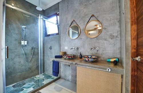 Tulum Villa | Exotic villa for 10 people with cenote-style pool