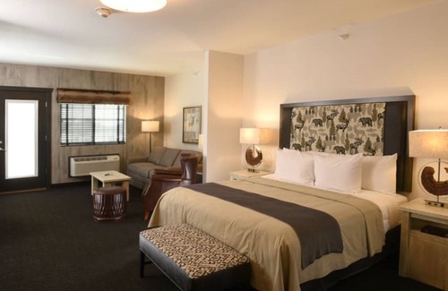 Broken Arrow Hotel | Expanded Stay King, Stoney Creek Broken Arrow, Living Room | 4 Units