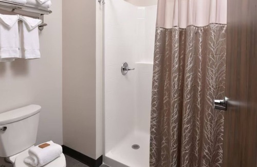 Broken Arrow Hotel | Expanded Stay King, Stoney Creek Broken Arrow, Living Room | 4 Units