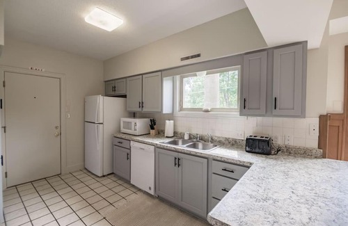 Des Moines Apartment | Expansive 3Bed 2Bath Apt in Heart of Des Moines
