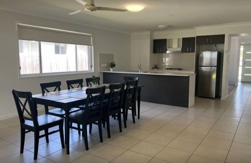 Andergrove House | Expansive 4-Beds & 2 Baths House