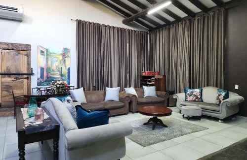 Schoemansville House | Expansive 5-bedroom house