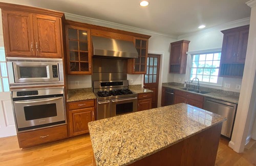 Purcellville Villa | Expansive 6000 sq ft Villa w/Hot Tub, Fire Pit & 15+ acres