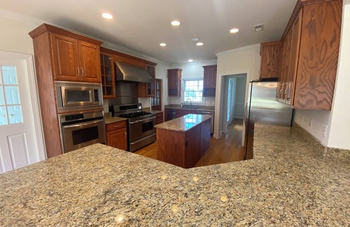 Purcellville Villa | Expansive 6000 sq ft Villa w/Hot Tub, Fire Pit & 15+ acres