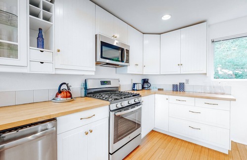 Freeland House | Expansive bayfront, family-friendly home with direct Holmes Harbor access