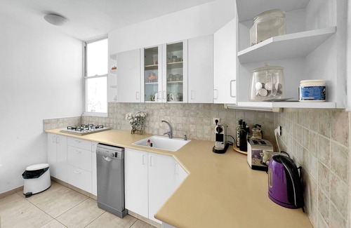 Herzliya Pituach Apartment | Expansive Beachside Retreat – 2.5BR/2BA, Prime Location!