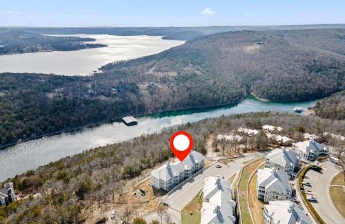 Kimberling City House | Expansive Condo w Table Rock Lake Access-Free Attraction Tickets-2 Kitchens