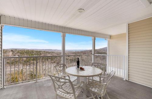 Kimberling City House | Expansive Condo w Table Rock Lake Access-Free Attraction Tickets-2 Kitchens