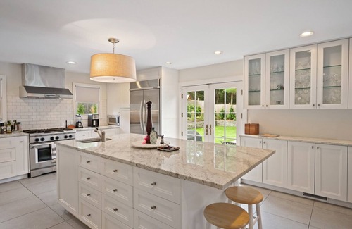 East Hampton North House | Expansive Decking, Large Pool, Perfect for Entertaining, Close to East.