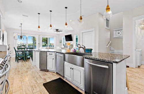 Sunnyside House | Expansive, dog-friendly home with shared pool, two washer/dryers, & central AC
