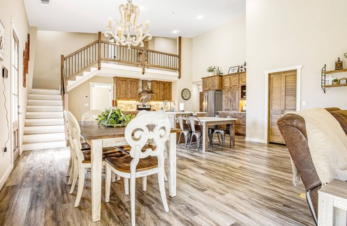 Fredericksburg House | Expansive getaway near downtown with fast WiFi, Wii, grill & W/D