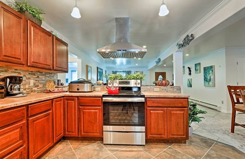 Mendenhaven Cottage | Expansive Getaway ~ 2 Miles to Mendenhall Glacier!