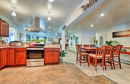 Mendenhaven Cottage | Expansive Getaway ~ 2 Miles to Mendenhall Glacier!