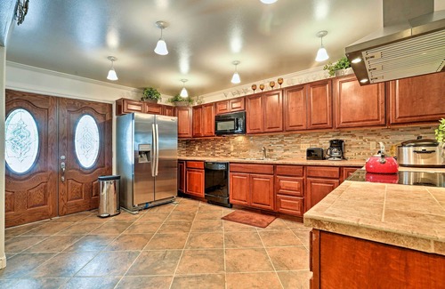 Mendenhaven Cottage | Expansive Getaway ~ 2 Miles to Mendenhall Glacier!