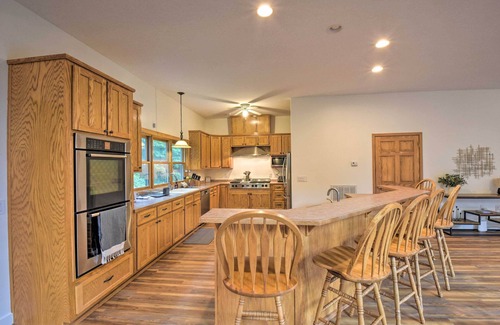 Unaka House | Expansive Home on 16 Acres w/Smoky Mountain Views