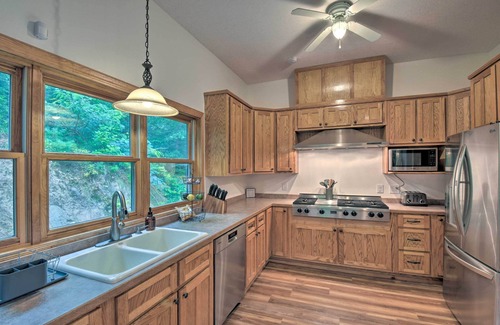 Unaka House | Expansive Home on 16 Acres w/Smoky Mountain Views