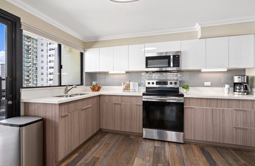 Waikiki Condo | Expansive Lanai w/ 360 View - Walk to Waikiki Beach