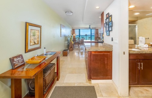 Honokowai Condo | Expansive, ocean-view condo with heated pool & sunset-view lanai