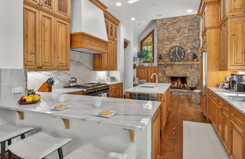 Edwards House | Expansive Ski-in/out Retreat at Arrowhead | Bearberry Lodge