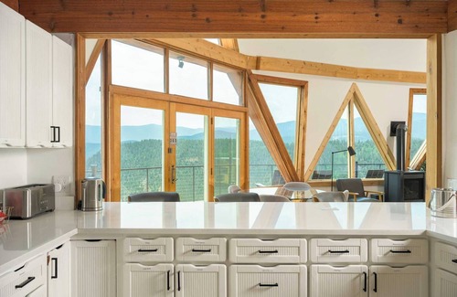 Idaho Springs Cabin | Expansive Views! 4500SqFt Mountain Dome Near Denver w/Sauna, Hot Tub, Huge Deck