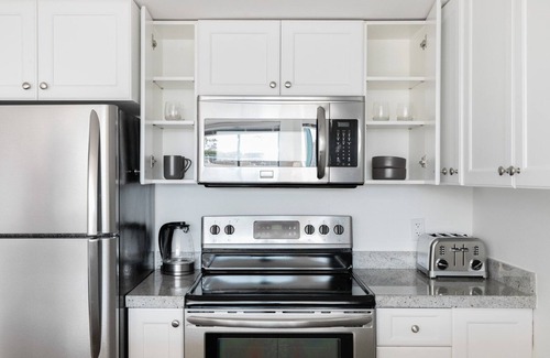 South Beach Apartment | Expansive Waterfront South Beach 2BR w/Pool, Tennis, Spa, by Blueground