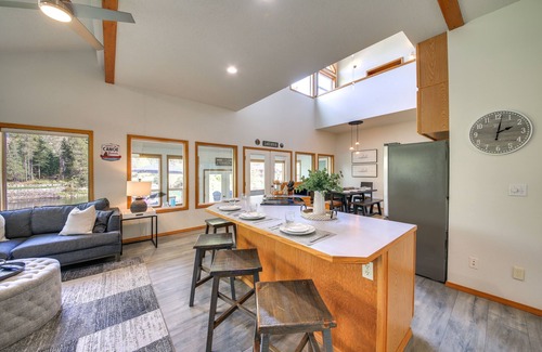 Sagle House | Expansive Waterfront Escape w/Kayaks + SUPs!