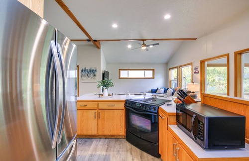 Sagle House | Expansive Waterfront Escape w/Kayaks + SUPs!