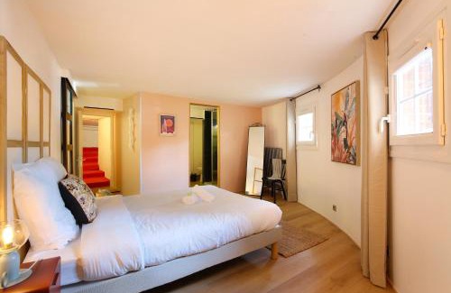 Fer a Cheval Apartment | expat renting - Le Bistrot - St Cyprien - Parking