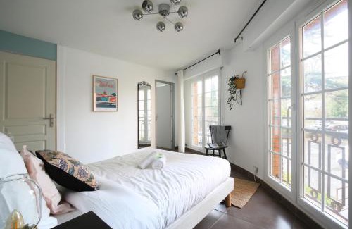 Fer a Cheval Apartment | expat renting - Le Bistrot - St Cyprien - Parking