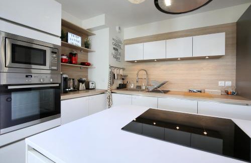 Fontaine Lestang-Bagatelle-Papus-Tabar-Bordelongue Apartment | expat renting - Le Mosaïque - Patte d'Oie - Parking