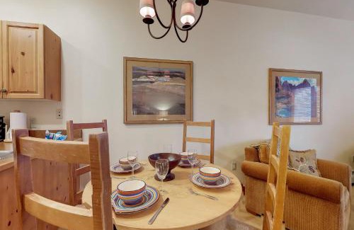 River Run Apartment | Expedition Station 8615