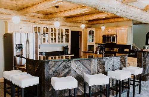 Cody House | Experience a Unique Wyoming Mountain Retreat - 500 acres just for you!