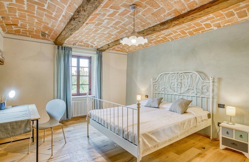 Belveglio House | Experience a vacation in Piedmont in this vacation home with panoramic view in Belveglio.