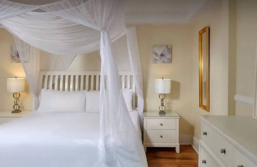 Uptown - Upper Duval House | Experience All Of What Key West Has To Offer! Beach Access, 3 Pools, Bar!