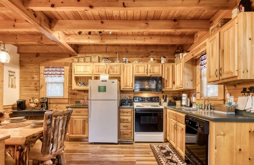 Pigeon Forge Cabin | Experience and comfort luxury at ER247, a spacious 2bdr cabin, perfect for up to 6 guests.