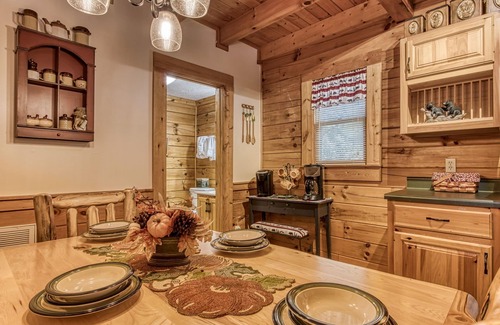 Pigeon Forge Cabin | Experience and comfort luxury at ER247, a spacious 2bdr cabin, perfect for up to 6 guests.