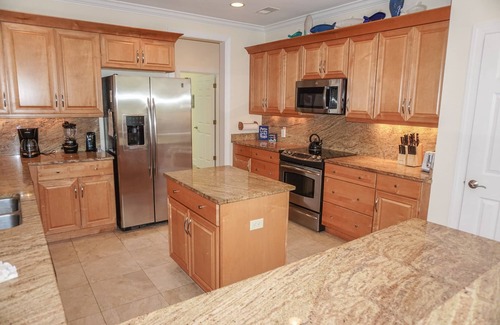 Palmetto Dunes House | Experience autumn specials! Ask about discounts. 5BR, private backyard & pool.