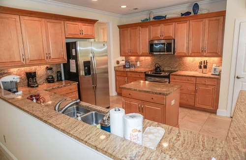 Palmetto Dunes House | Experience autumn specials! Ask about discounts. 5BR, private backyard & pool.