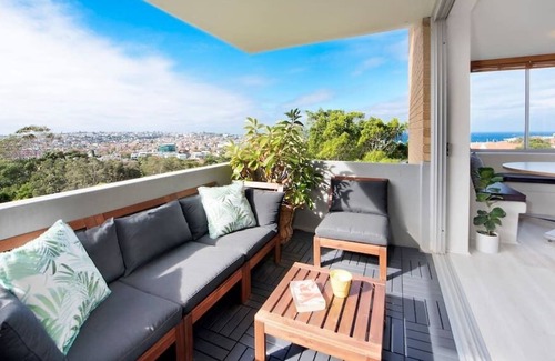 Bondi Apartment | Experience Bondi Beach as your Backdrop